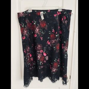 NWT Torrid floral & lace skirt size 4